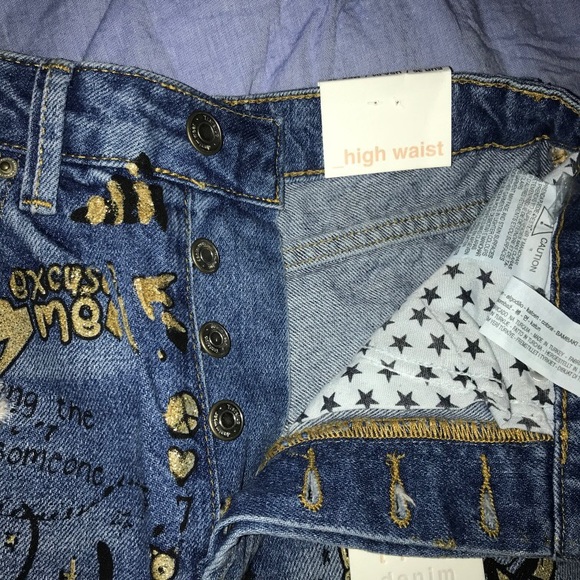 Rare Zara Graffiti Jean Shorts - Picture 6 of 7
